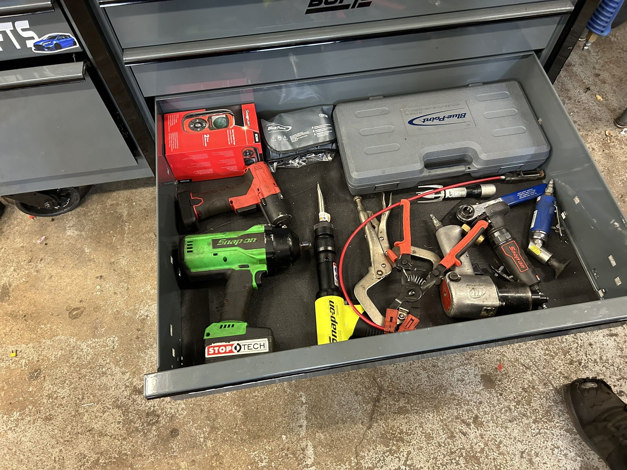 SNAP ON BOX. BEST OFFER TAKES IT