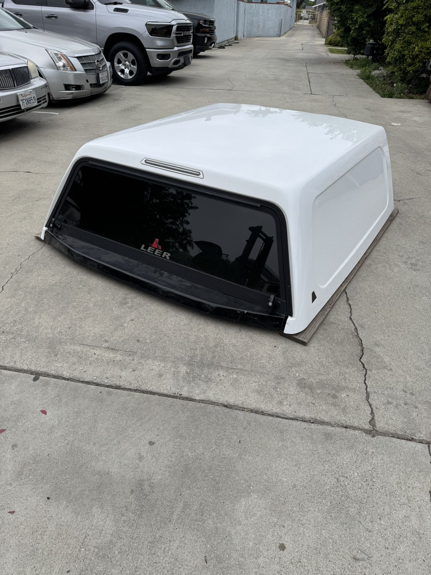 Leer 100R White Camper Shell Ford F 150 5’5” 2015/2020