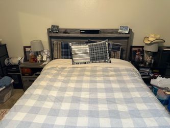 Queen Bed with everything