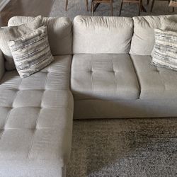 Geneva Sleeper Sectional - (Rooms to Go)