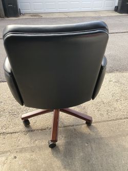 Beutiful Office Leather Chair Thumbnail