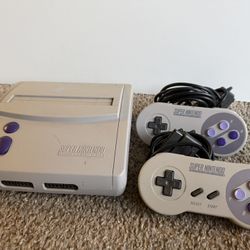 Super Nintendo SNES Jr Console System SNS-101 + 2 Controllers NO CABLES UNTESTED