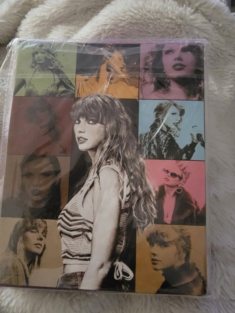 Taylor Swift The Eras Tour Bracelet Advent Calendar 22 Charms new in plastic