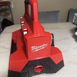 M-18 pack out six bay rapid charger