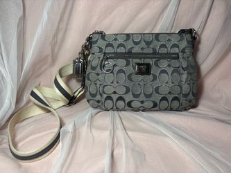 Great Condition VINTAGE 2010 COACH Poppy Gray/Silver Signature Crossbody Bag Y2K