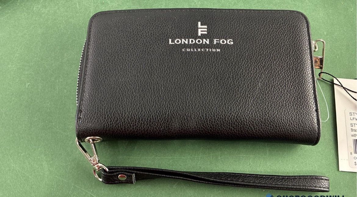 Ladies Black London Fog wallet wristlet NWT
