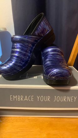 Women’s Danskos Size 7