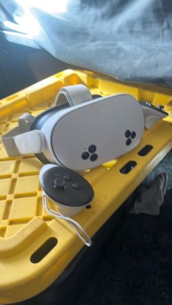 Meta Quest 3 VR Headset with Controller