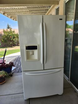 Double door refrigerator