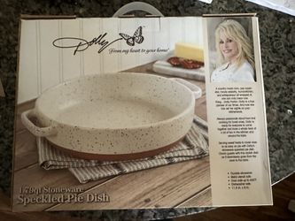 Dolly Parton 1.79 qt Stoneware Speckled Pie Dish