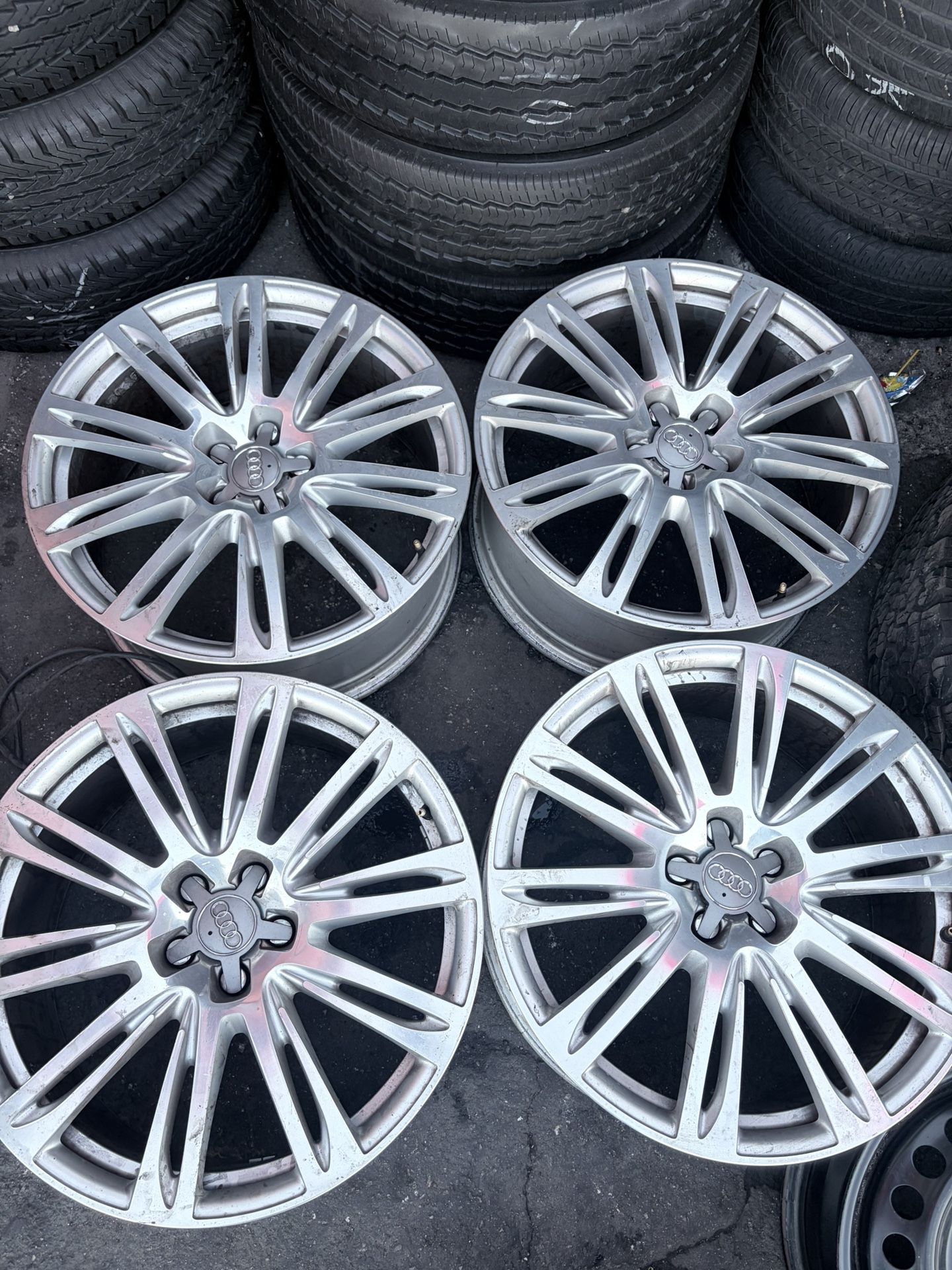 Tengo Un Set De Rines En Muy Buenas Condiciones Para AUDI A8,A6,A7, S7 y S8