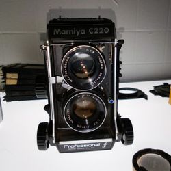 Mamiya C220 Professional F  Vintage DLR Film Camera