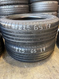 225/65r17 Two Michelin Tires In Great Shape