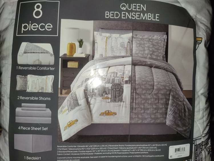 NEW Queen 8 PC Set