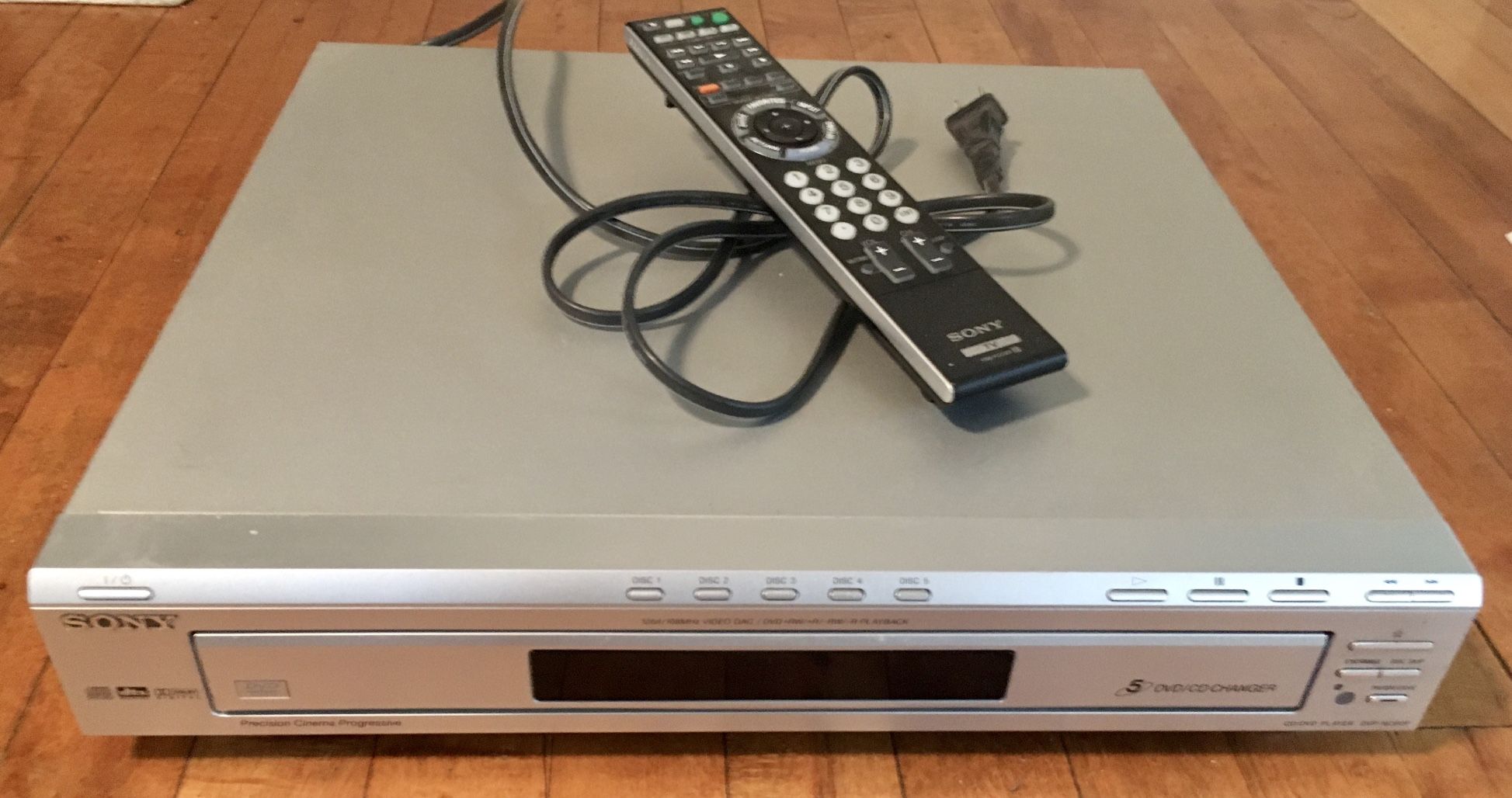 Hi-fi 5 Disc CD/DVD Player