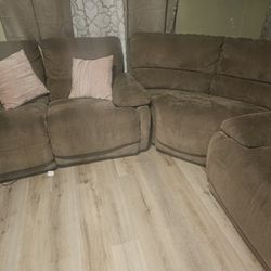 Large Reclinable Couches 