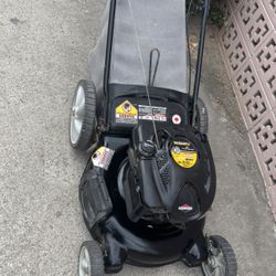Push Mower Yard Machines 6.50hp. 190cc. Perfectly Working Condition Tested Before Buy It. 160$$ Cash 