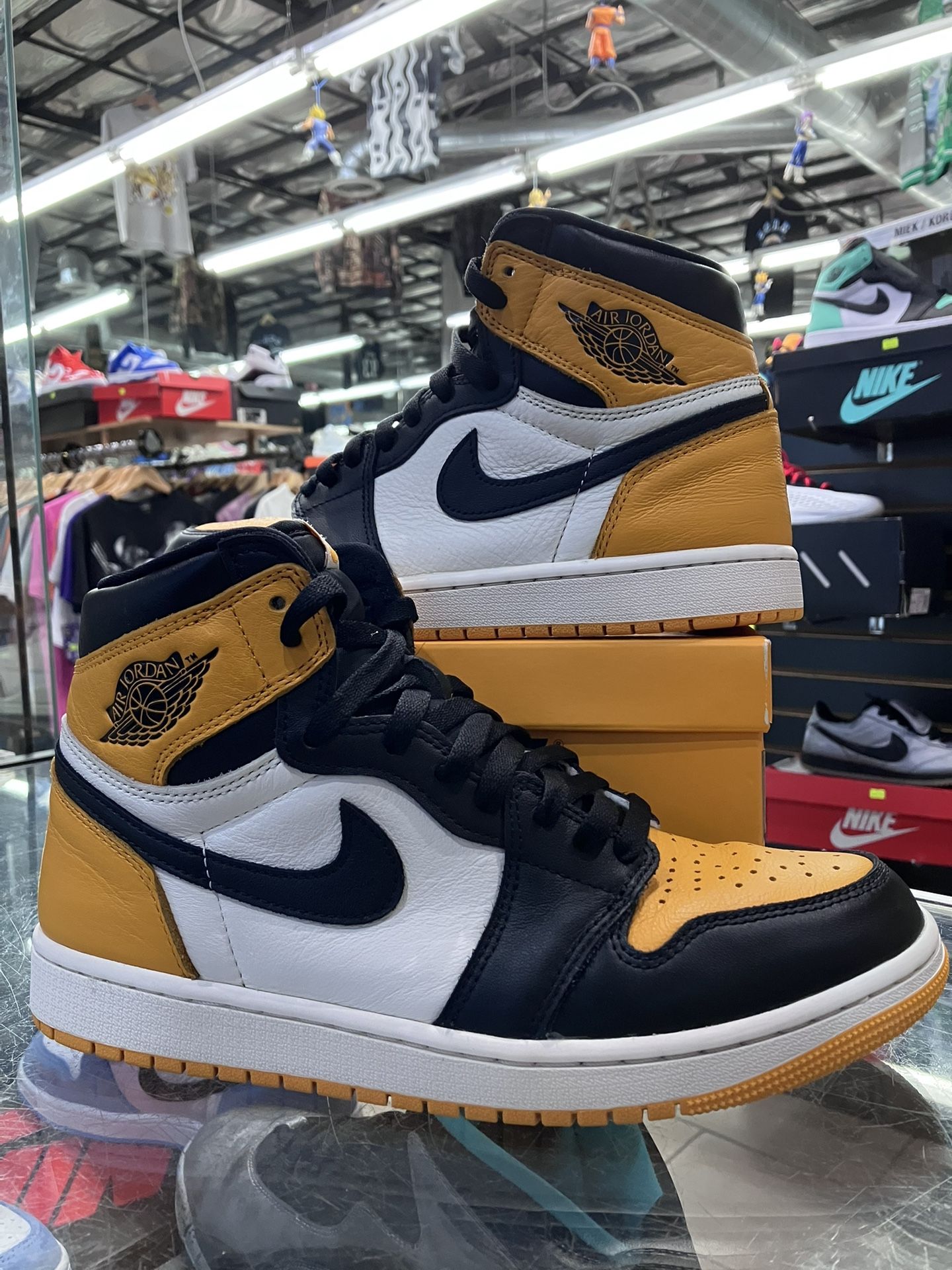 Air Jordan 1 Retro High Taxi