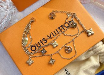 New bracelet 18k stainless steel gold comes with dust bag only