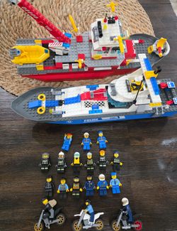 Lego Police & Fire Fighter Boats With Minifures & Motorcycles Lot