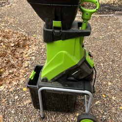 Leaf Shredder  - Earth wise 15 Amp