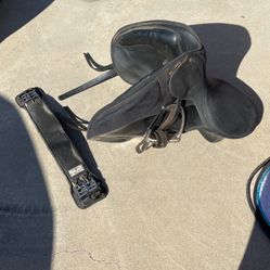 Wintec Dressage saddle 17 in With Accessories 