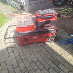 Milwaukee pack out kit With Vacuum