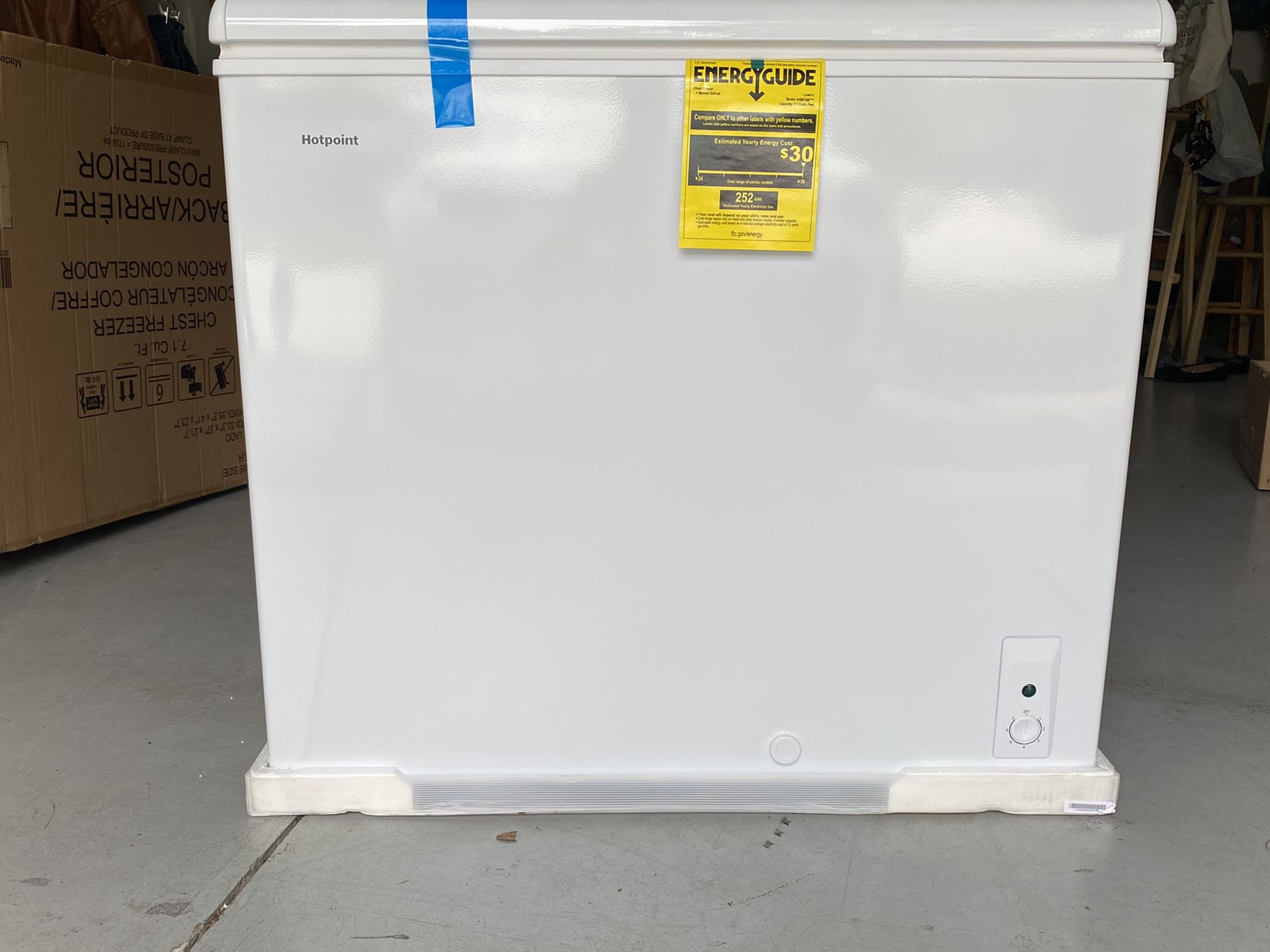 7.1cu ft chest freezer Hot Point ( brand new in the box )