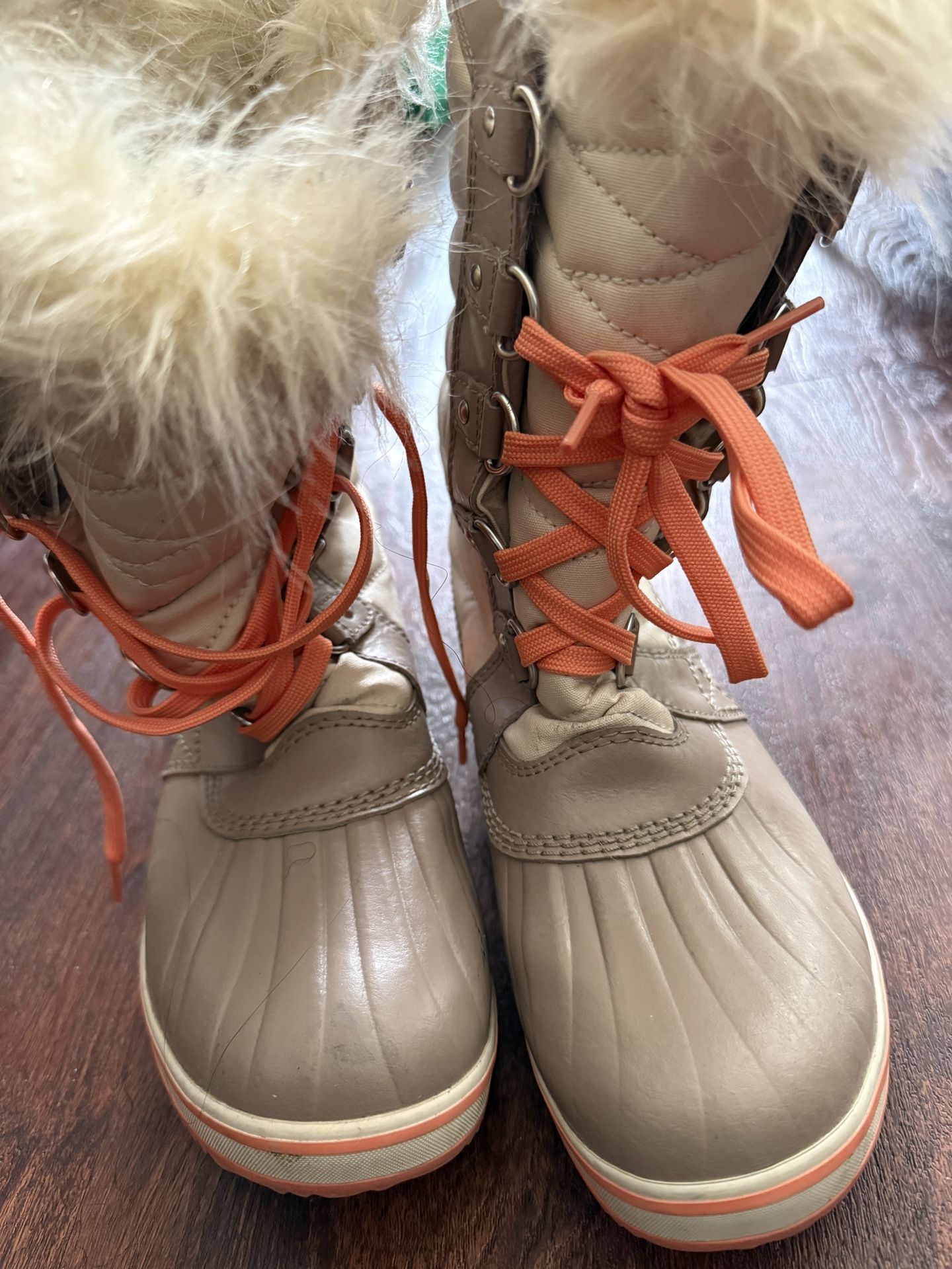 Sorel kids waterproof winter Boots size 6