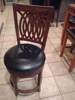 2 Swivel high chairs