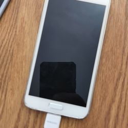 SAMSUNG S5  cell phone  . excellent condition 