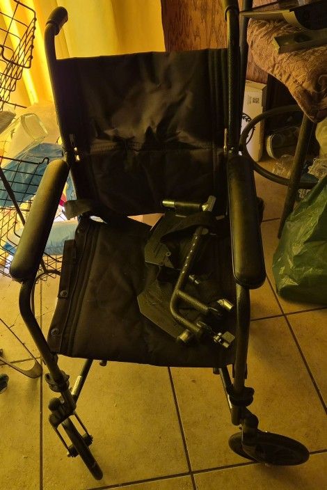 Silla De Ruedas Pequeña $35
