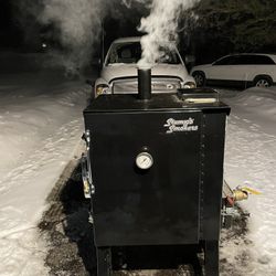 Stumps Smoker. Gravity Fed.  For Sale. Mint Condition. 
