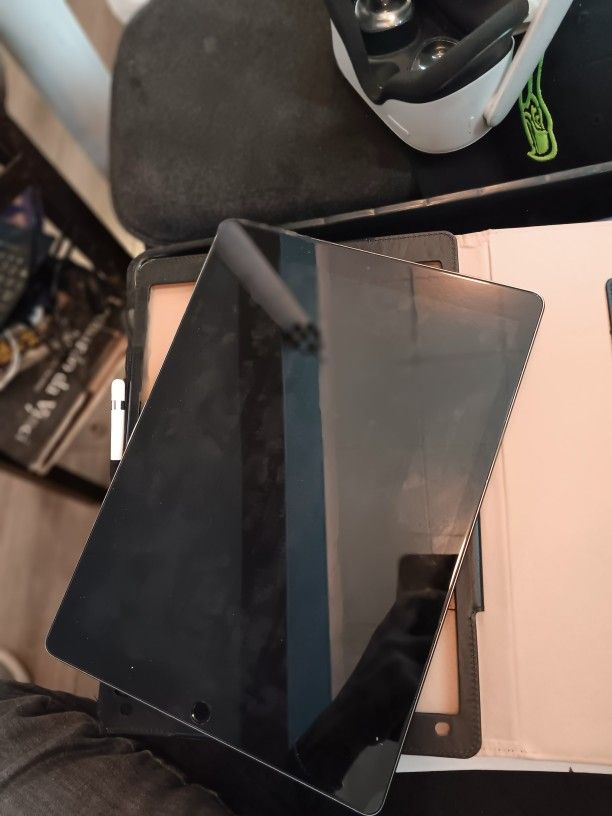 !!FOUND!! 12.9" IPad W/case And Apple Pen