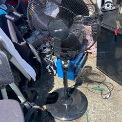 Electric Fan Price 20$. Pick Up.  E.   72.  and.  Grandview.   E.   Tacoma 