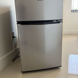 Mini Fridge / Mini Nevera