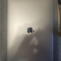 💻 MacBook Pro 15.4” – Intel Core i7, 32GB RAM, 500GB SSD