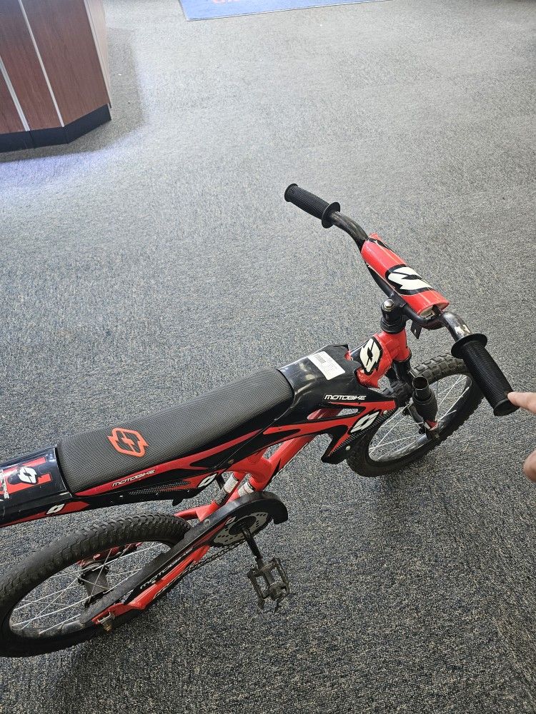 Kid's Hyper Motobike. ASK FOR RYAN. #4(contact info removed)515-01