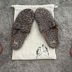 Beek, Sz 9, Leopard Slides