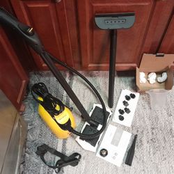 STEAM CLEANER - BRAND NEW & NEVER USED / MULTI-SURFACE CLEANER