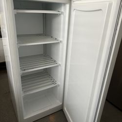 Upright Freezer Kenmore 4.9 cu. Ft