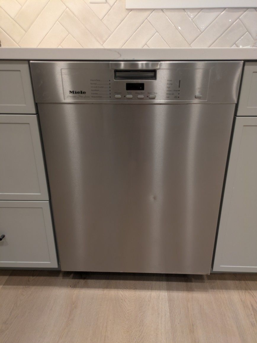 Miele Dishwasher G2143SCU