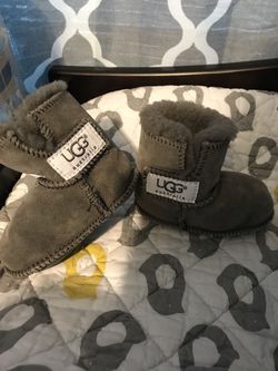 Lil girl boots size s