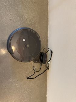 iRobot Roomba 694 Robot.