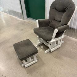 Nursery Sardonyx Oyster/Gray Glider rocking chair & Ottoman… $100