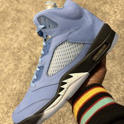 Air Jordan Retro 5 UNC University Blue Size 12