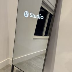Lululemon studio mirro 