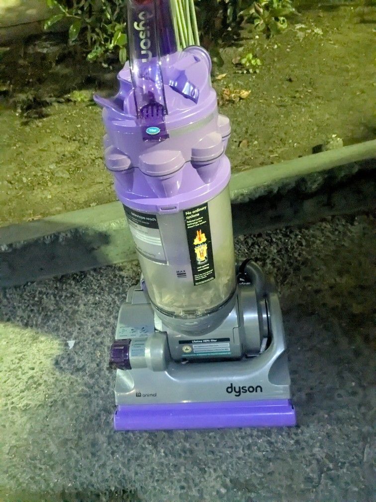 Dyson Animal Dc14 Vacuum Cleaner Great For Pets