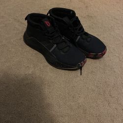 Dame 5’s Basketball Shoes
