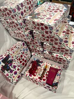 Carolina herrera set